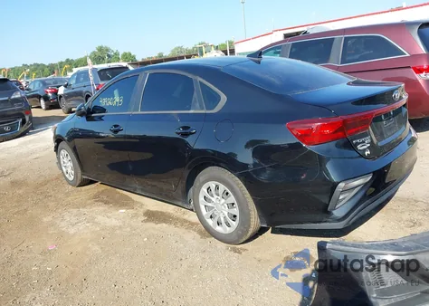 2021 Kia Forte Fe/Lxs z USA, uszkodzony, nr VIN 3KPF24AD6ME368130